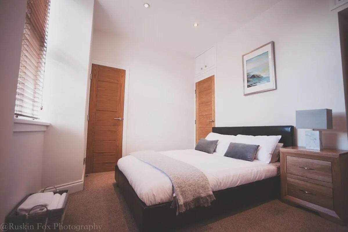 Impressive 3 Bedroom Aberdeen 0*,
