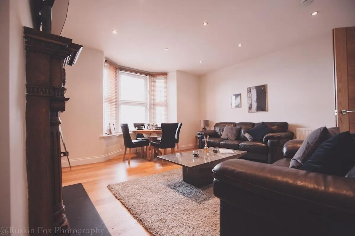 Impressive 3 Bedroom Aberdeen Appartamento